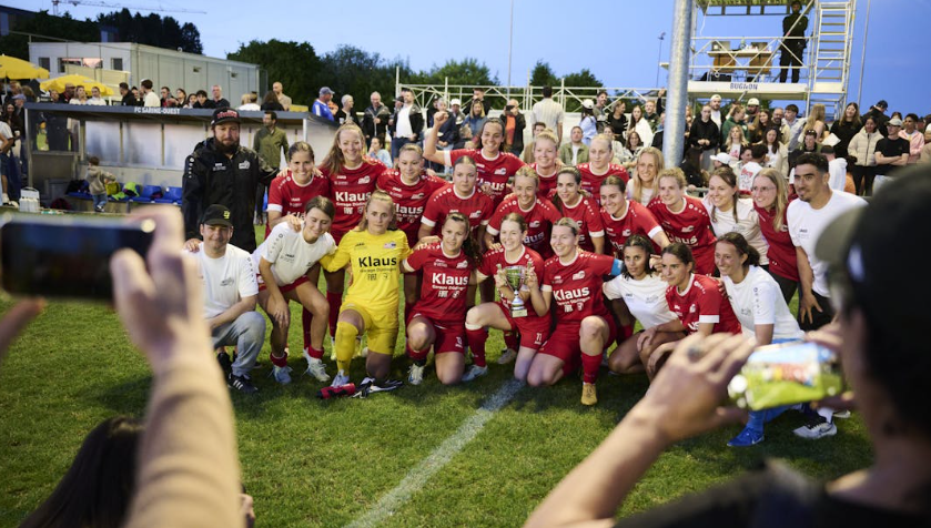 interview parue aujourd’hui dans le quotidien suisse La Liberté, à l’occasion du coup d’envoi du Championnat d’Europe féminin de football :  Le terme « football féminin » pose problème – La Liberté